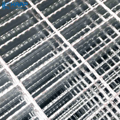 Plate-forme en acier résistante dentelée de grille de passage couvert